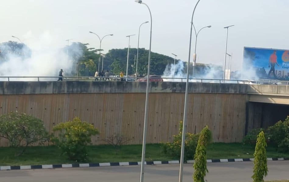 Police arrest journalists covering FreeNnamdiKanu protest in Abuja