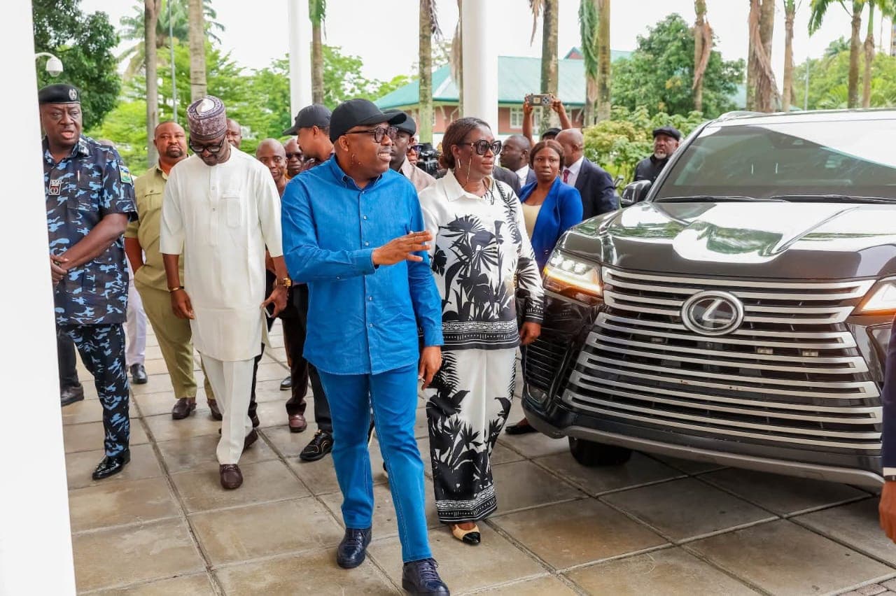 Rivers: Fubara returns to govt house after six-month suspension, to address residents (See Pix)