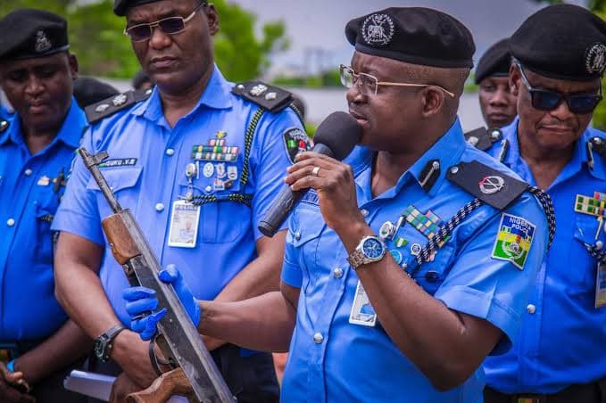 Police arrest hoodlums over machete parade in Lagos