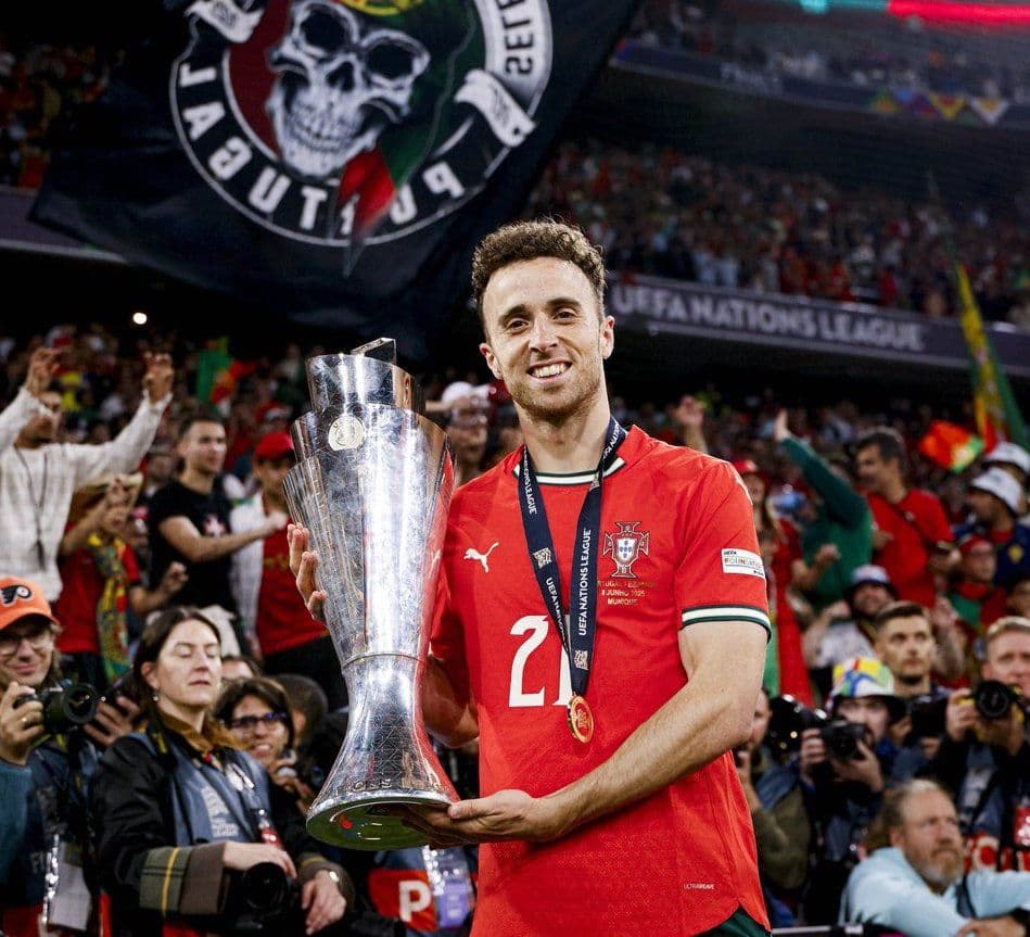 Tears as Liverpool star Diogo Jota dies in car crash at 28