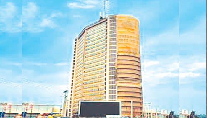 Man falls from 26-storey Cocoa House in Oyo